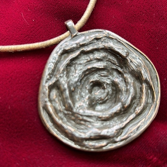 Chicos medallion necklace pendant nest like design euc bronze metal adjustable - Picture 5 of 11